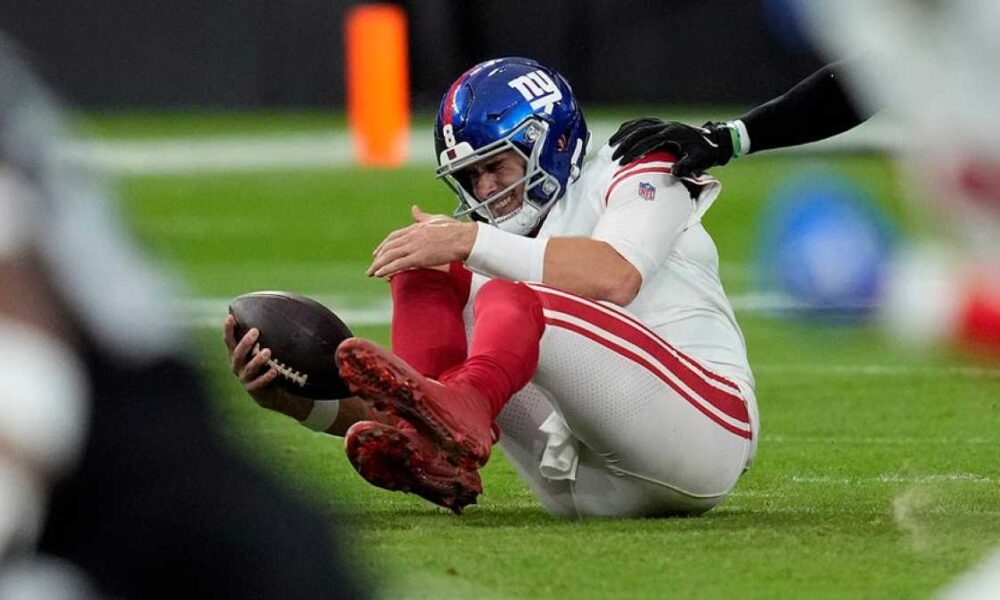 Daniel Jones Suffers Knee Injury Giants Quarterback Situation Uncertain Times News Global