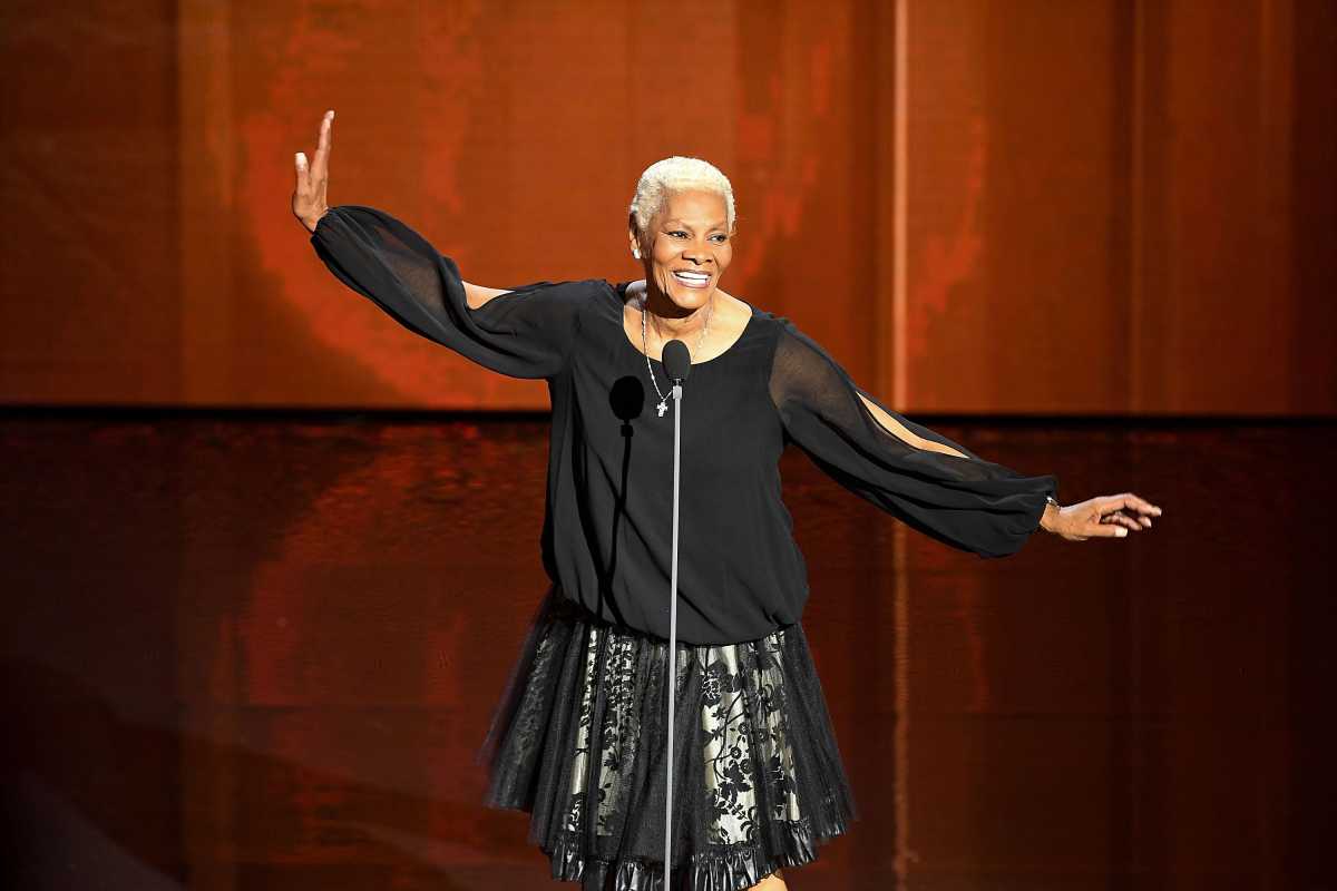 Dionne Warwick Receives Lifetime Achievement Award For Her Outstanding Contributions To Music