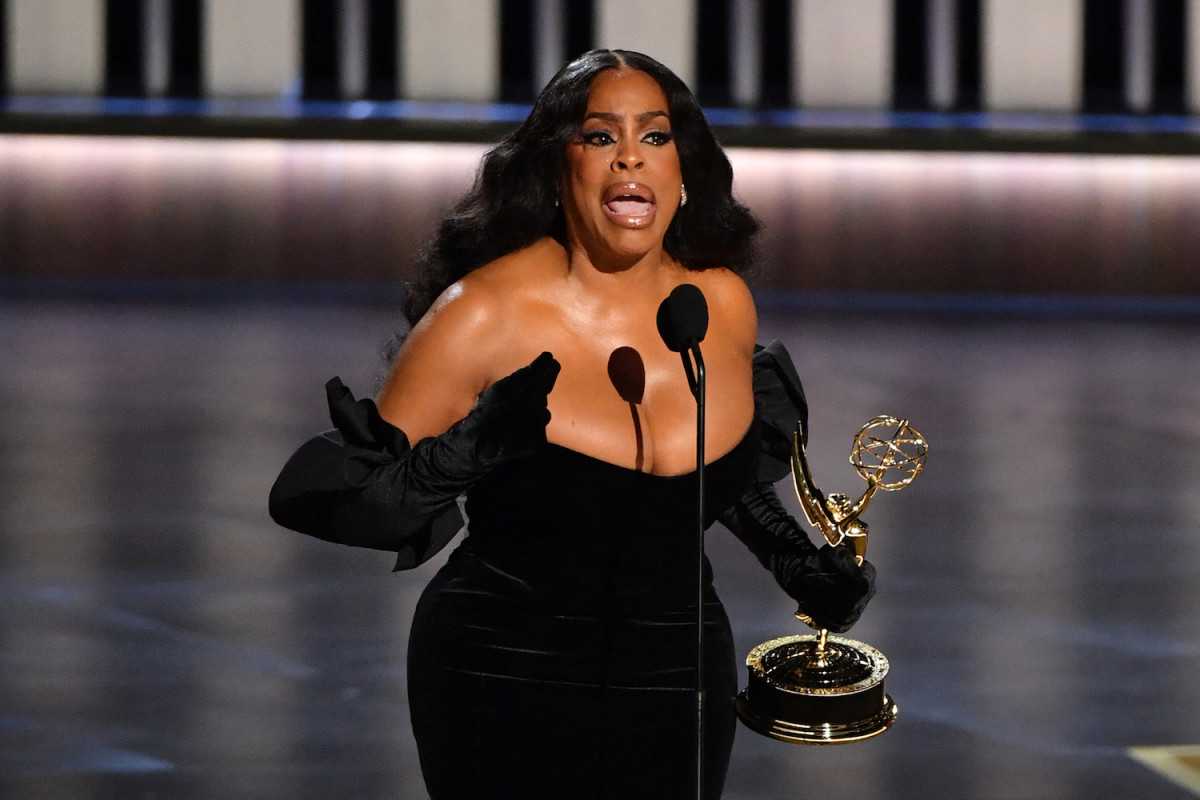 Actress Niecy Nash Betts Wins Emmy Award For Outstanding Supporting Actress