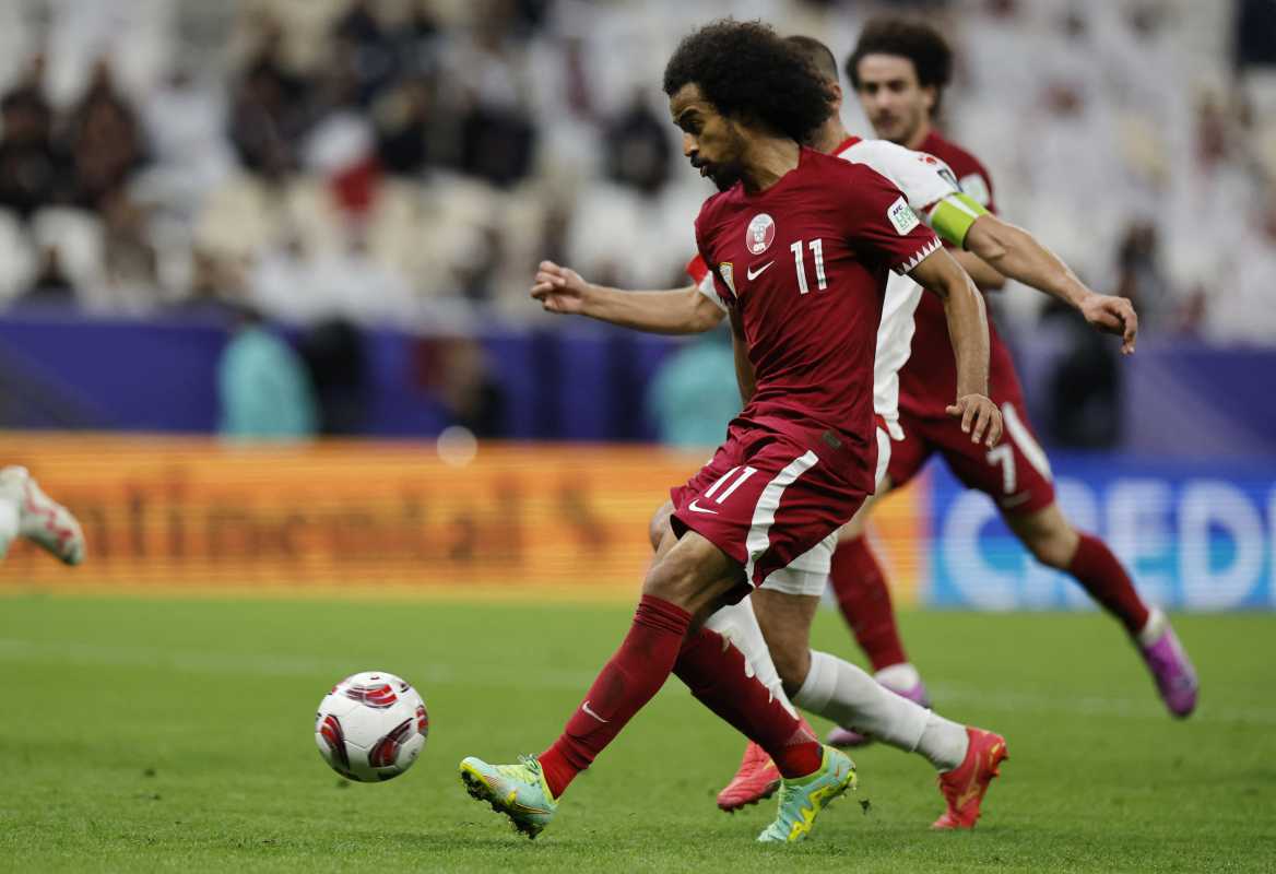 Asian Cup Hosts Qatar Begin Title Defense With 3 0 Win Over Lebanon