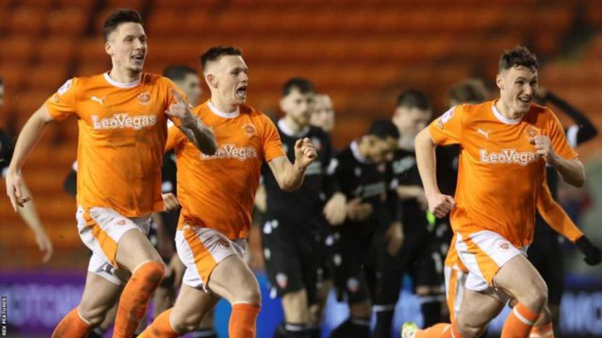 Blackpool Knock Out Bolton On Penalties To Reach Bristol Street Motors Trophy Semi Finals