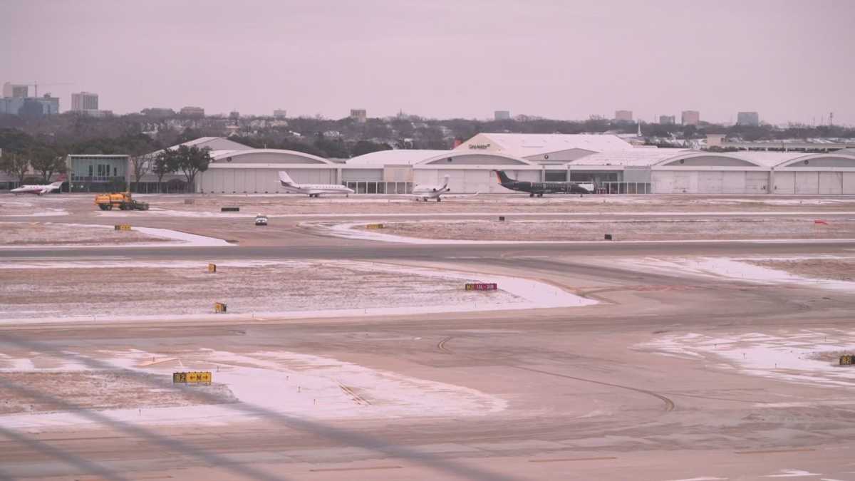 City Of Dallas Operates As Normal Amid Winter Weather