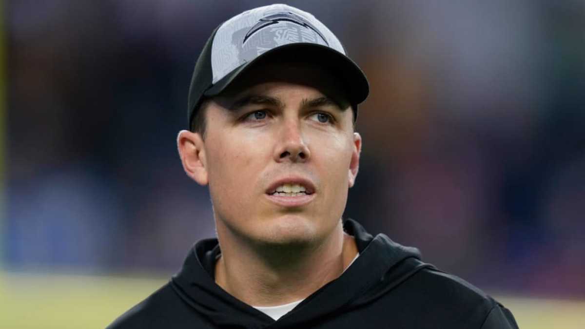 Eagles Hire Chargers Oc Kellen Moore To Rebuild Offense