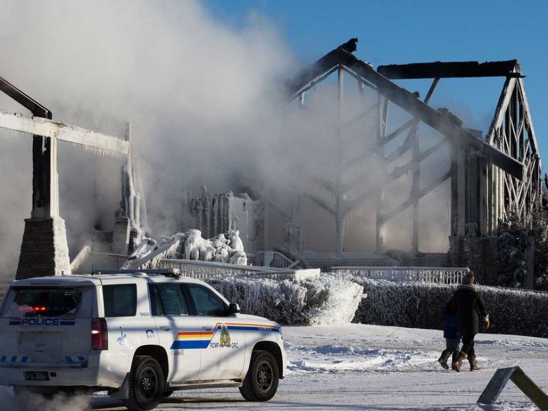 Fire Destroys Clubhouse At Northern Bear Golf Course