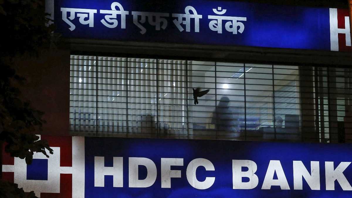 Hdfc Bank Shares Hit 52 Week Low Amidst Q3 Earnings, Analysts Share Outlook