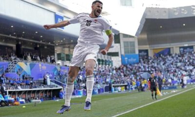 Iraq Forward Aymen Hussein Sent Off In Afc Asian Cup Match Against Jordan