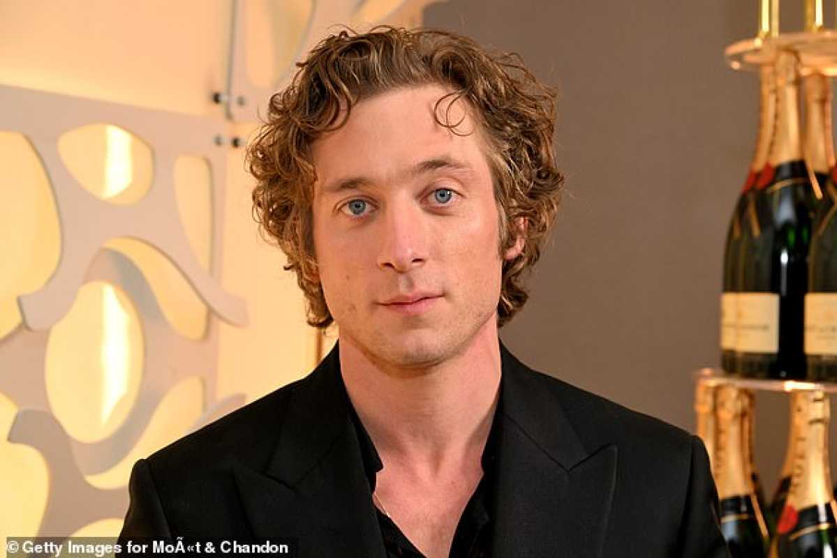 Jeremy Allen White Becomes A National Landmark