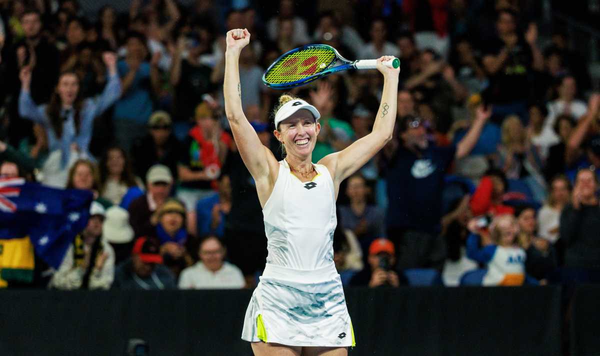 Krejcikova Ends Hunter's Australian Open Dream In Thrilling Three Set Battle