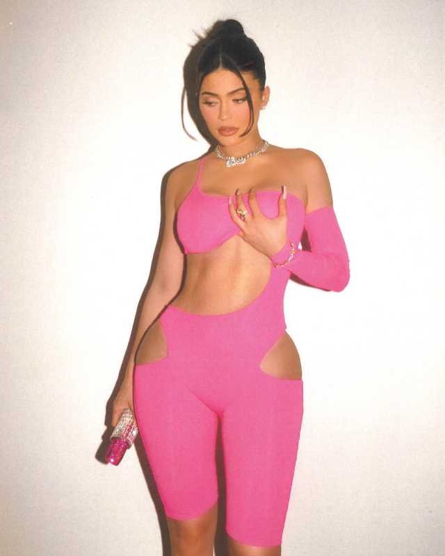 Kylie Jenner's Infamous Boob Grab Pose Continues To Make Headlines