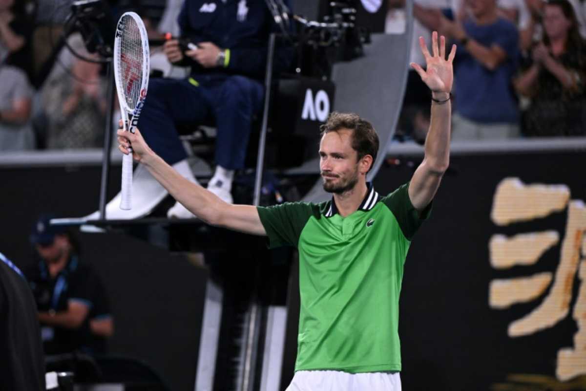 Medvedev Beats Auger Aliassime In Straight Sets At Australian Open