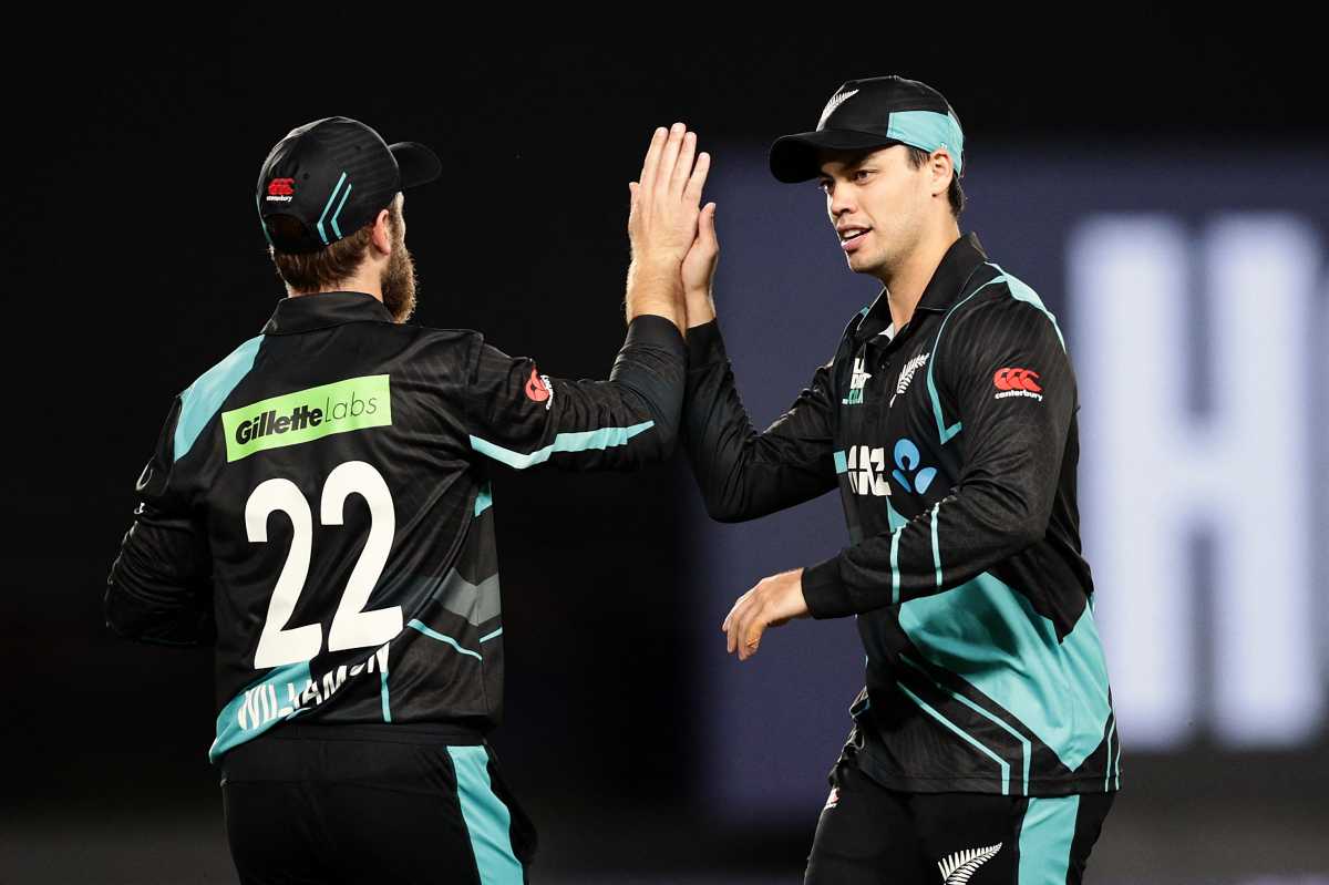 New Zealand Defeats Pakistan In High Scoring T20 Match