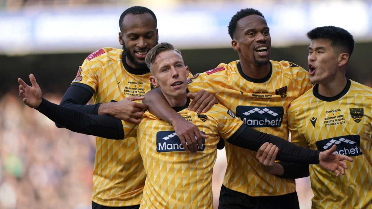 Non League Team Maidstone United Shocks Championship Side Ipswich Town In Fa Cup