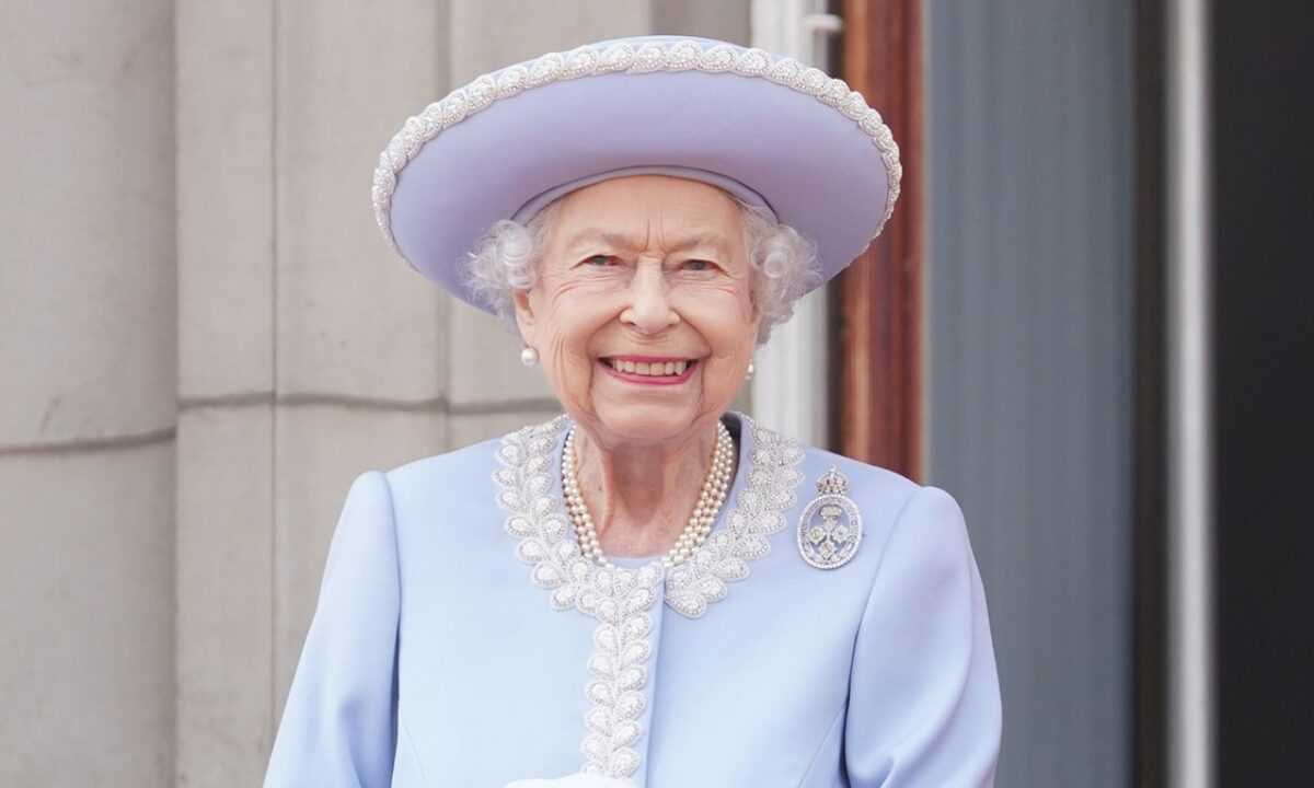 Queen Elizabeth Ii's Peaceful Final Moments At Balmoral Revealed In New Biography