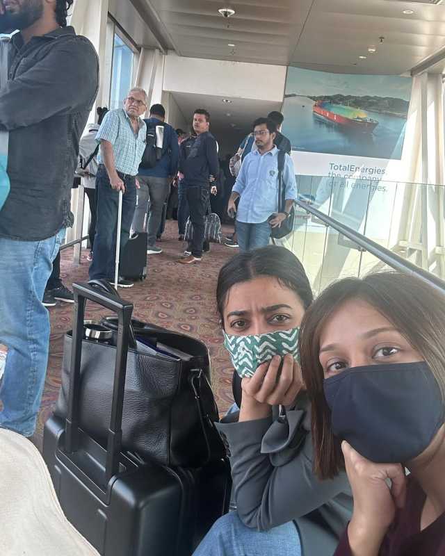 Radhika Apte And Co Passengers Locked Inside Aerobridge At Mumbai Airport