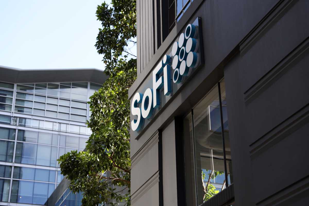 Sofi Technologies Reports Profit In Q4 And Raises 2024 Earnings Guidance