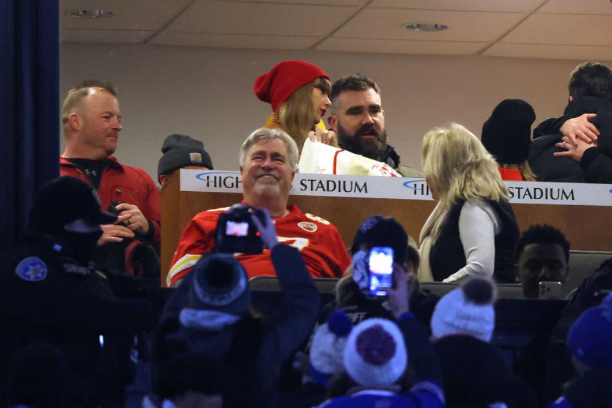 Taylor Swift Attends Afc Playoffs With Kansas City Chiefs' Travis Kelce And Jason Kelce