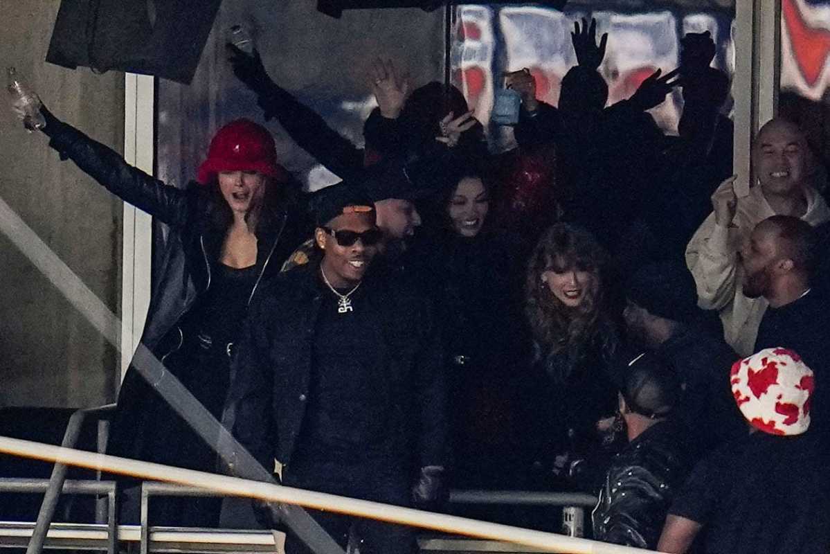 Taylor Swift Cheers On Boyfriend Travis Kelce At Afc Championship Game