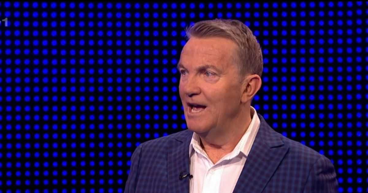 The Chase Game Show Host Bradley Walsh Stops Show To Help Contestant 'rig The Game'