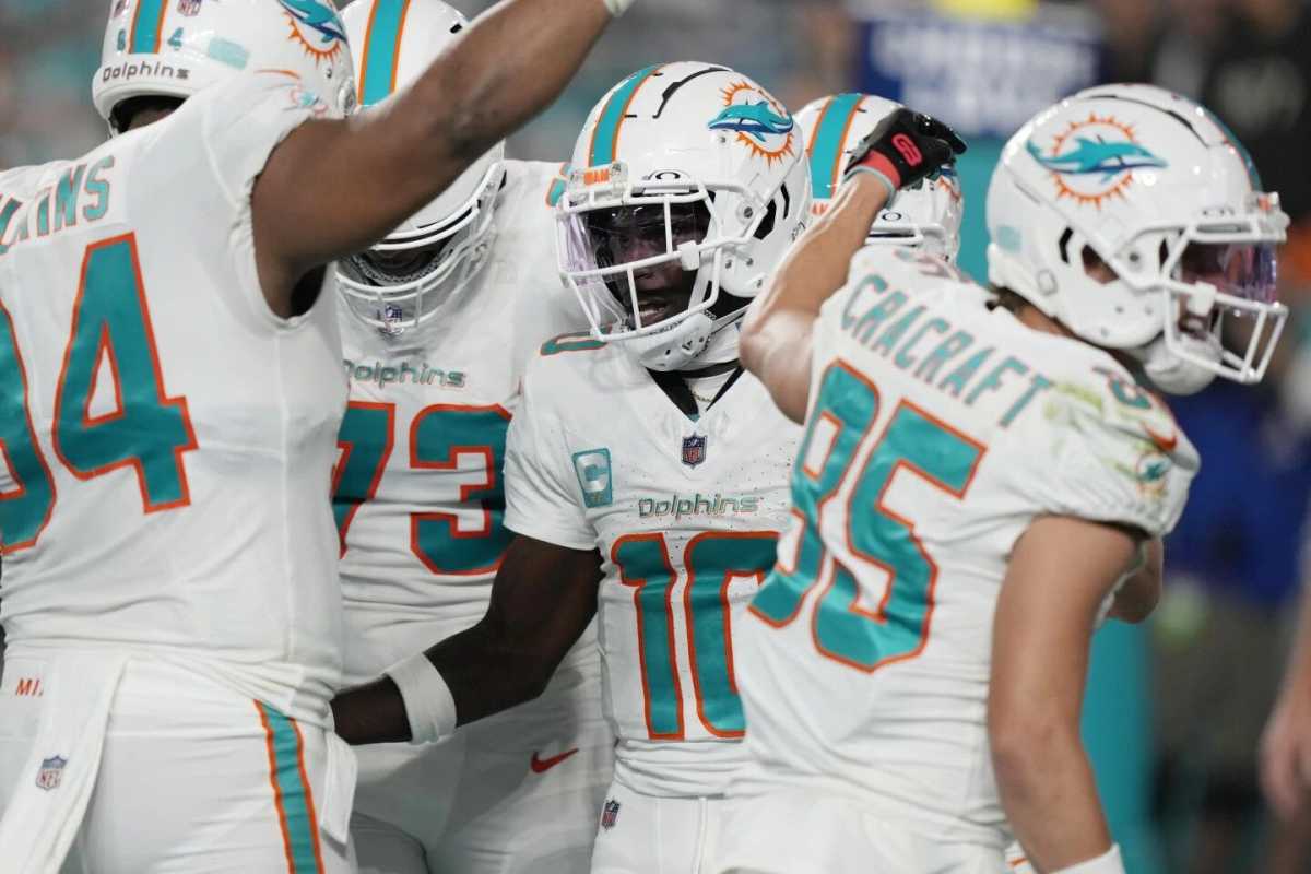 Tyreek Hill Returns To Kansas City, Miami Dolphins Suffer Loss In Wild Card Playoff Game