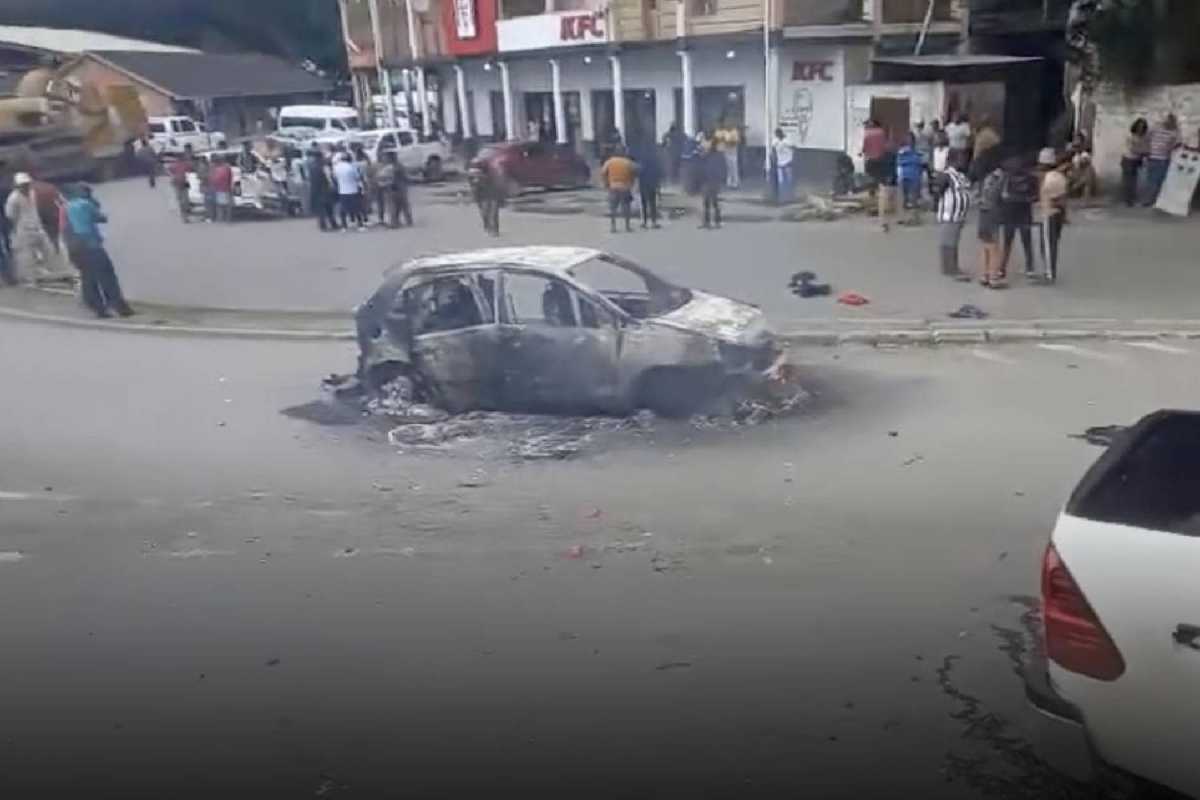 Violence Erupts At Port St Johns Taxi Rank, Businesses Forced To Shut Down