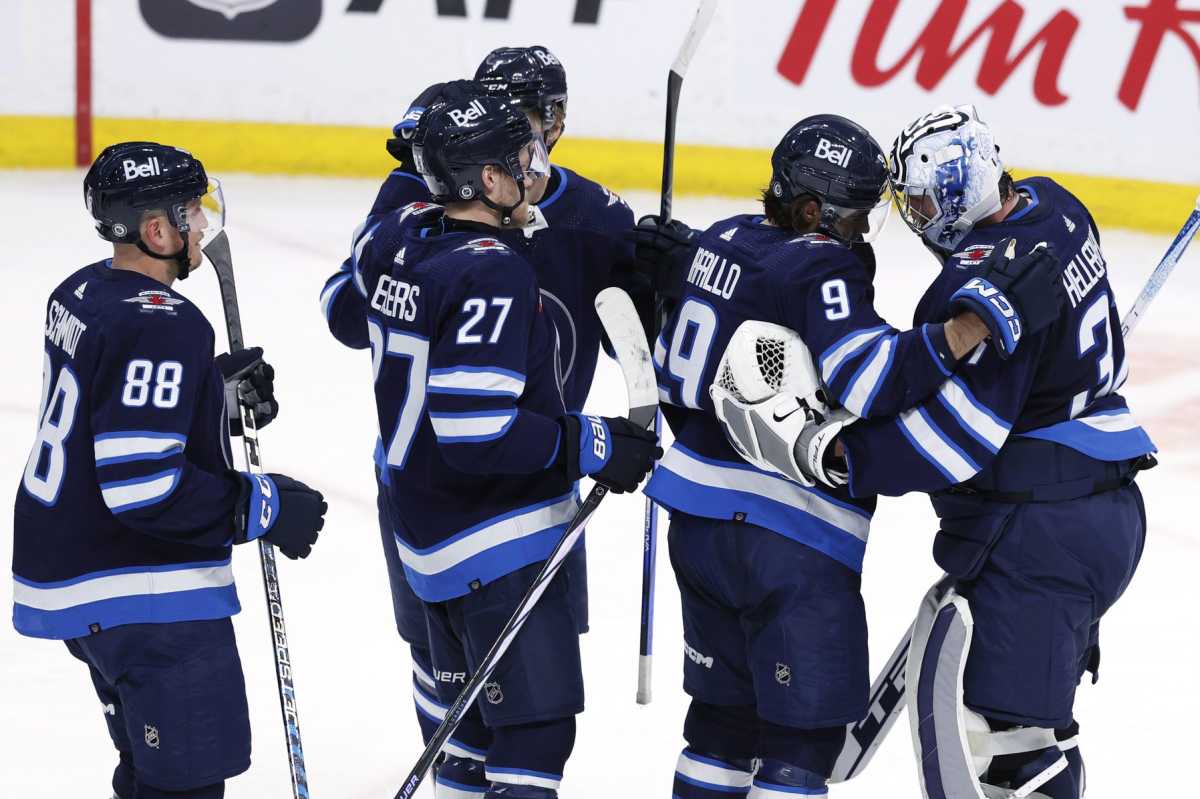 Winnipeg Jets Soar To The Top Of Central Division, Leafs Struggle