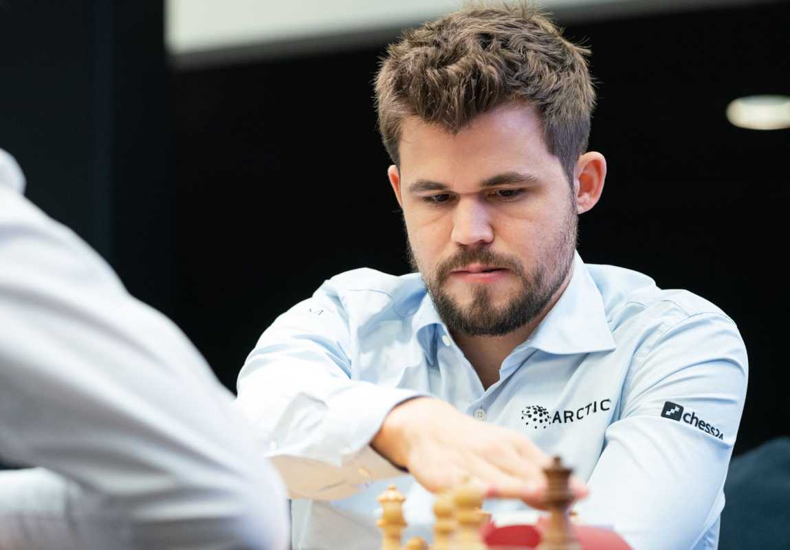 World Chess Champ Magnus Carlsen Sets Guinness Record For Simultaneous Matches