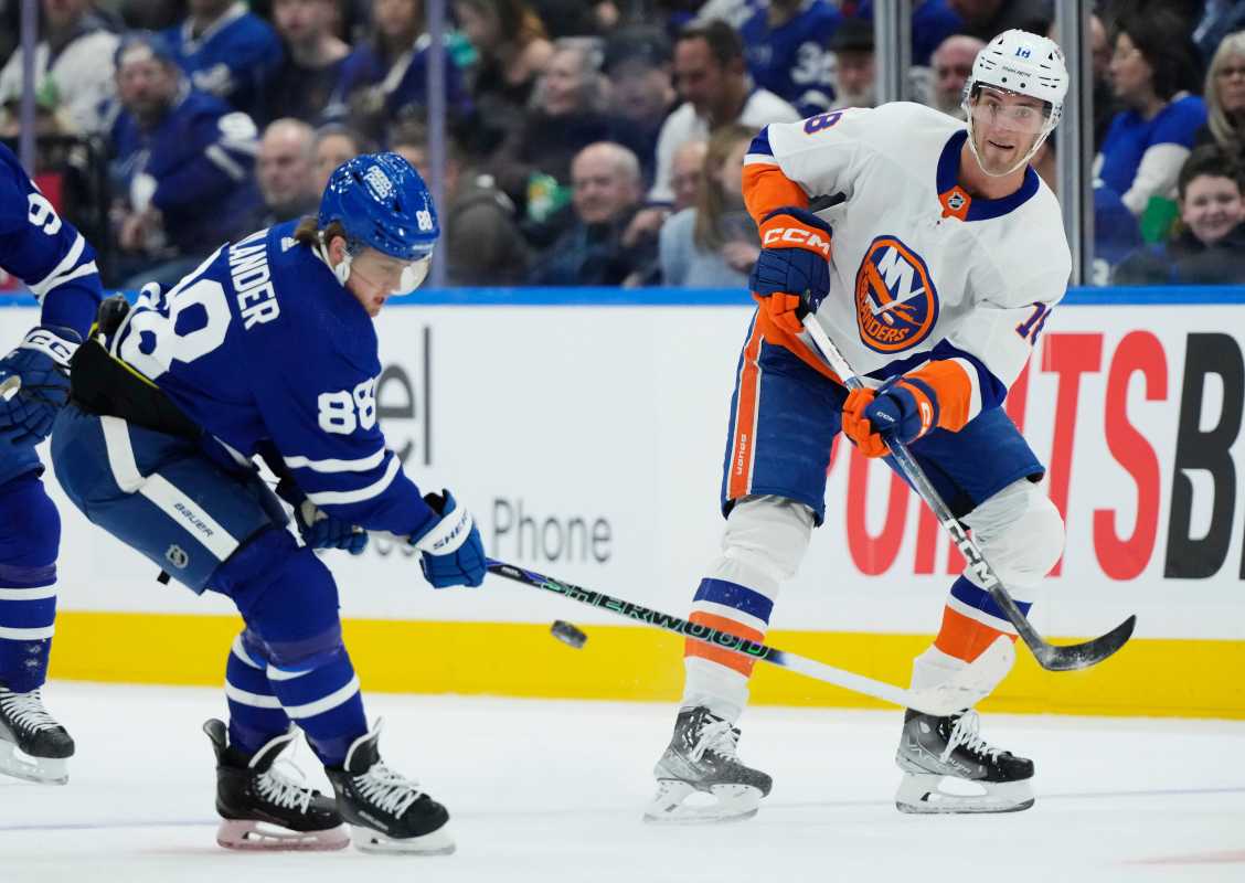 Engvall And Maclean Lead Islanders To Victory In Toronto