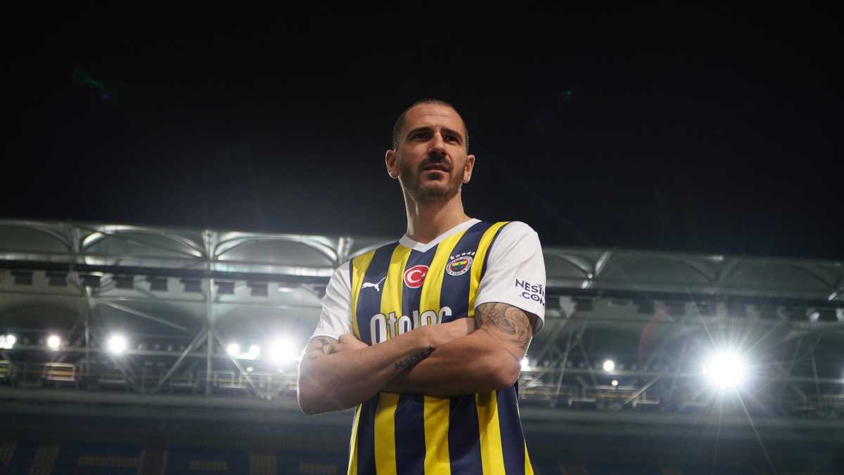 Fight Breaks Out Between Fenerbahce's Bonucci And Alanyaspor Coach At Half Time