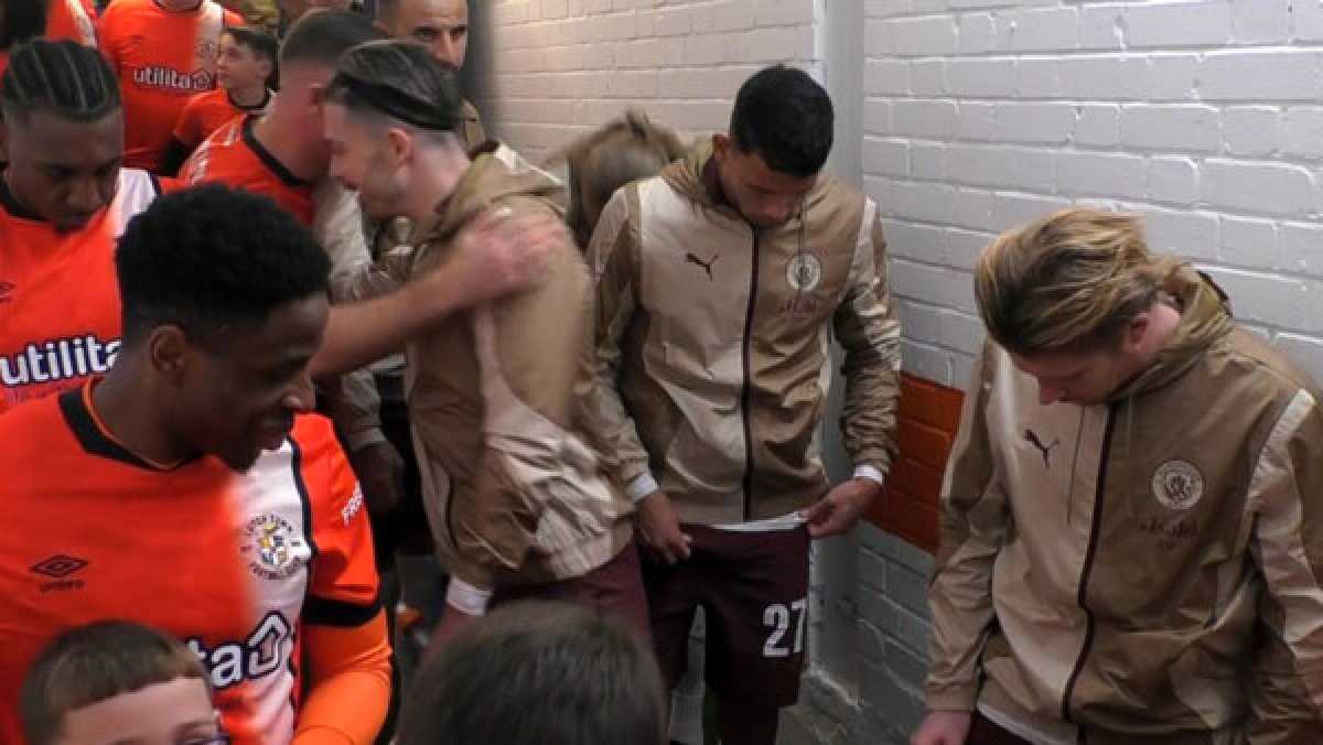 Former Teammates Grealish And Barkley Share Pre Match Embrace, Roy Keane Reacts