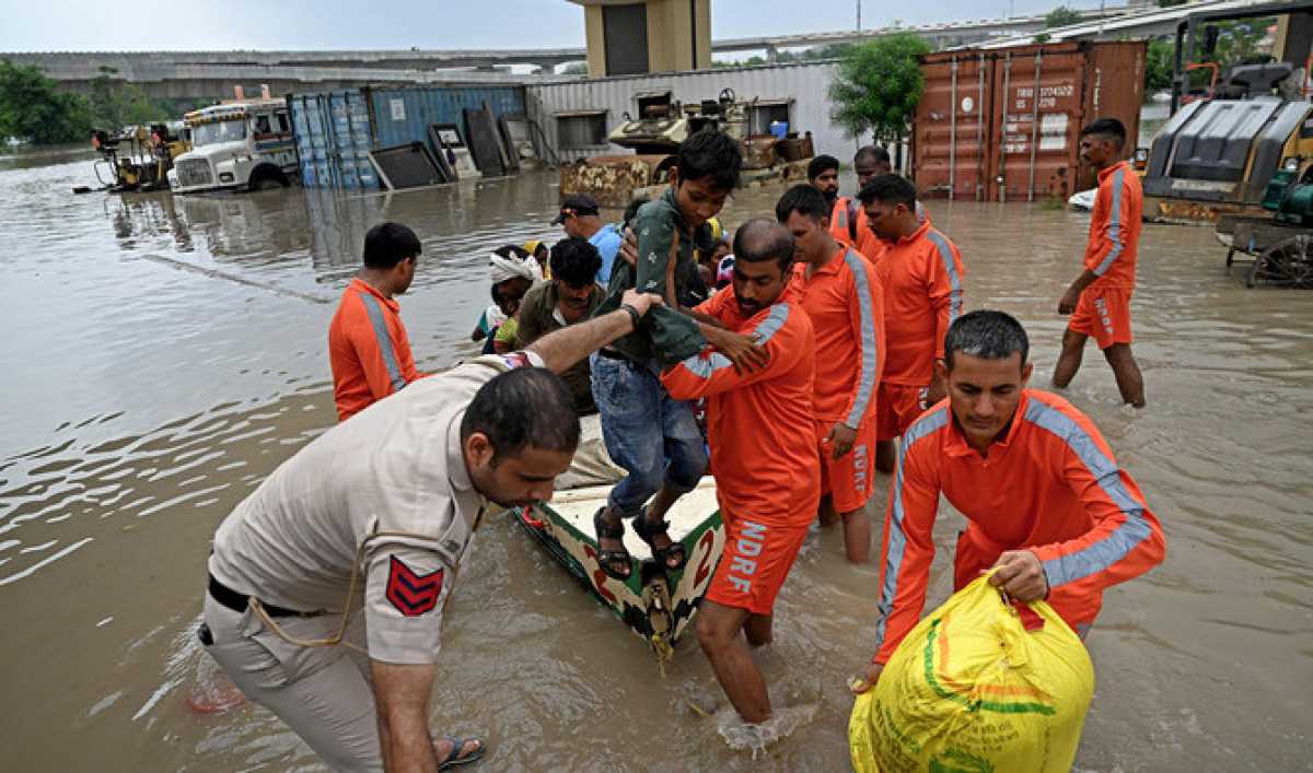 Himachal Pradesh Pwd Staff Honored For Outstanding Flood Rescue Operations