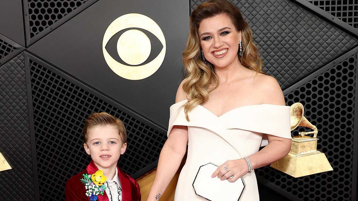 Kelly Clarkson Stuns At Grammy Awards With Son Remington As Her Special Date