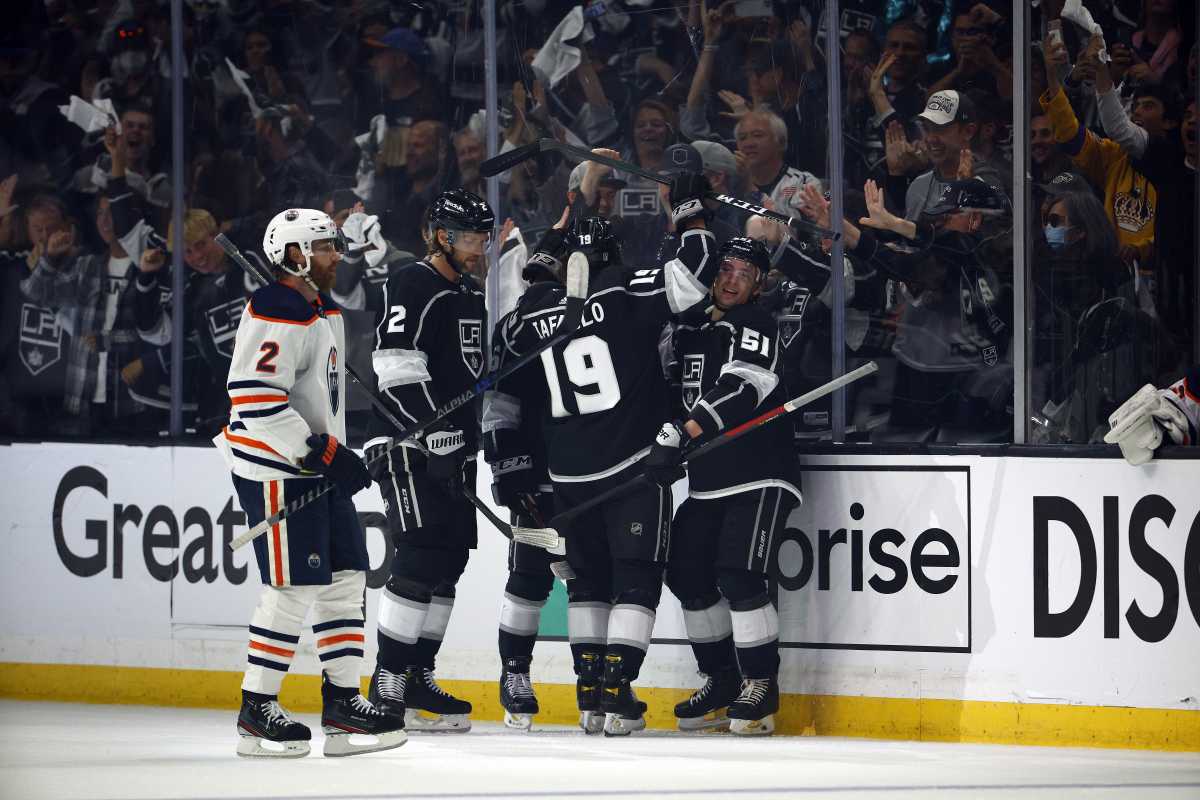 Los Angeles Kings Dominate Edmonton Oilers With 4 0 Victory