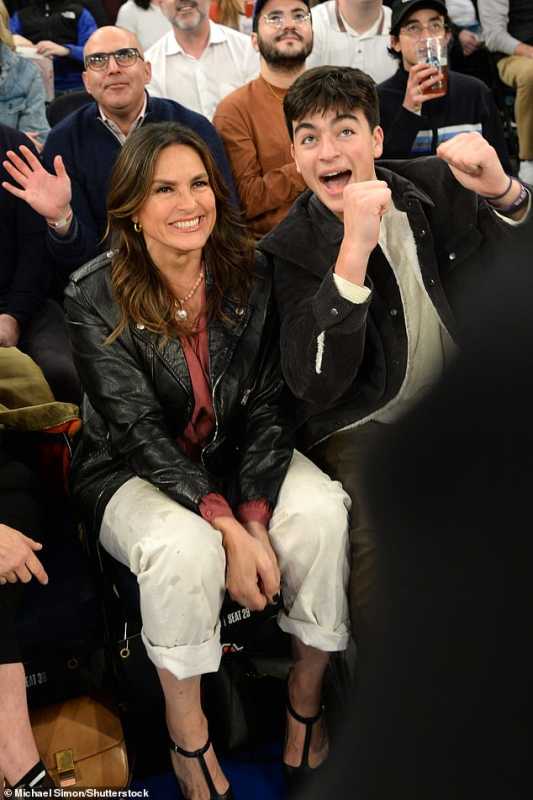 Mariska Hargitay Enjoys Ny Knicks Game With Son August: A Mother Son Bonding Moment