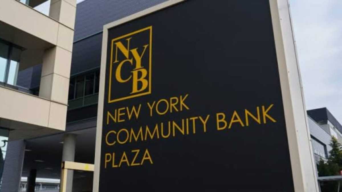 New York Community Bancorp Appoints Dinello As Executive Chairman Amid Moody's Downgrade