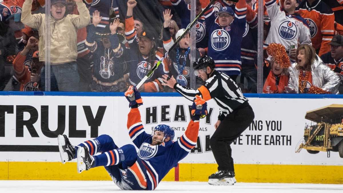 Oilers Overpower Coyotes With Four Goal Third Period Surge In 6 3 Victory