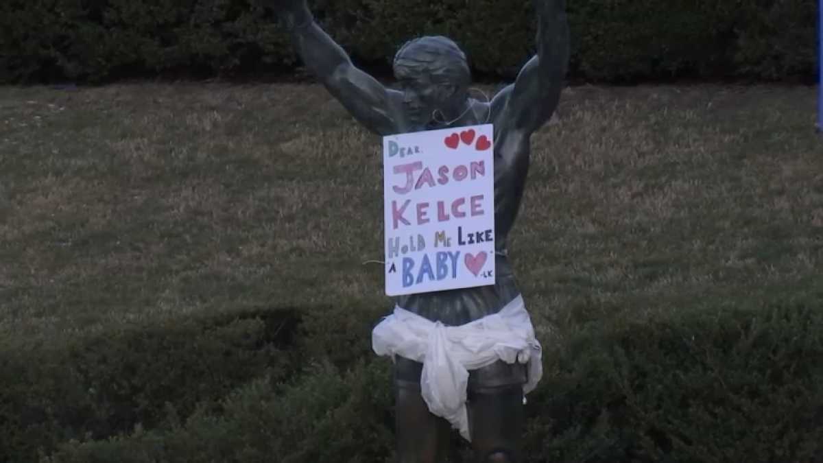 Philadelphia's Rocky Statue Transformed Into Valentine Message For Eagles' Jason Kelce