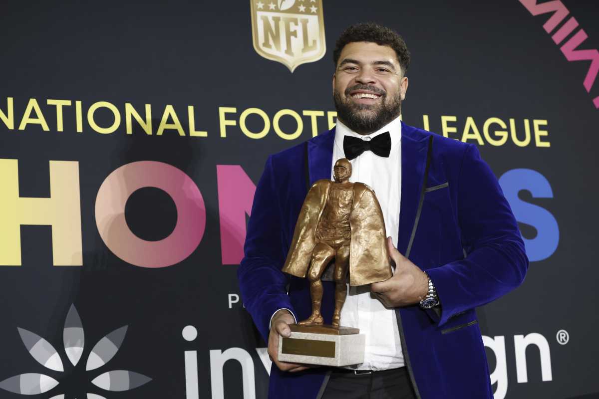 Pittsburgh Steelers Dl Cam Heyward Wins Nfl's Walter Payton Man Of The Year Award