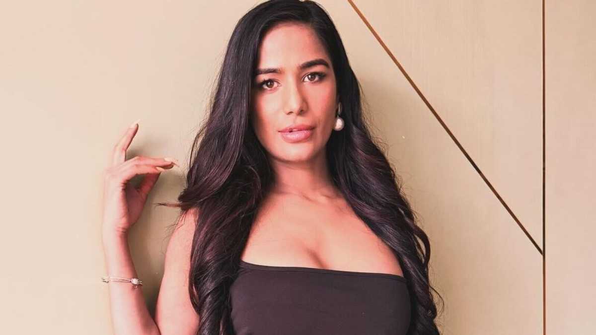 Poonam Pandey's Sudden Demise Raises Doubts: Netizens Question The Cervical Cancer News