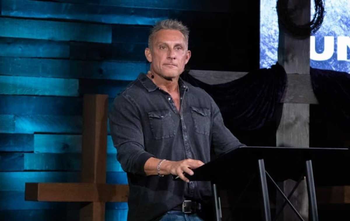 Prominent Pastor Addresses Issue Of Fornication In Sermon