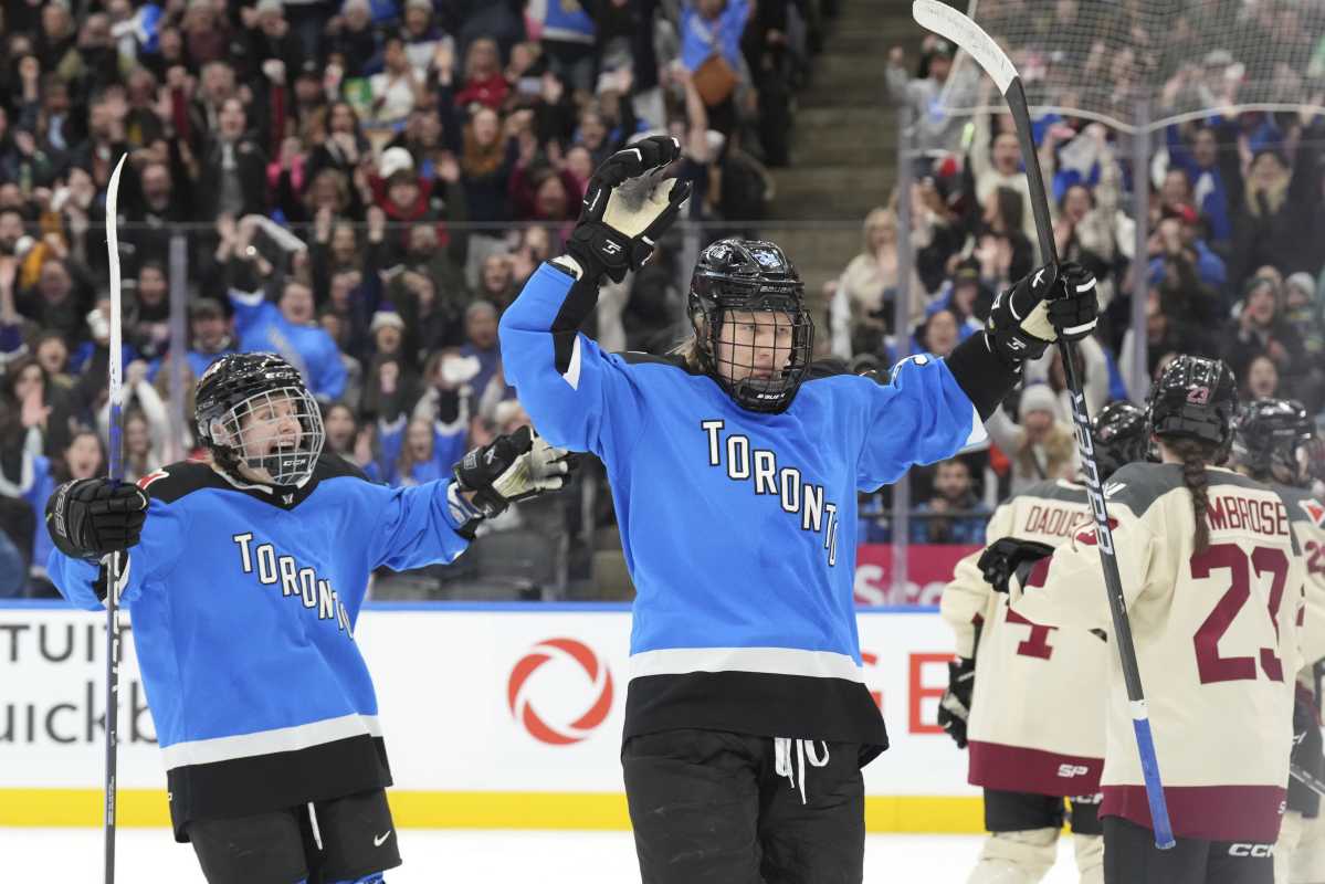 Pwhl Toronto Sets Women's Hockey Attendance Record At The Scotiabank Arena