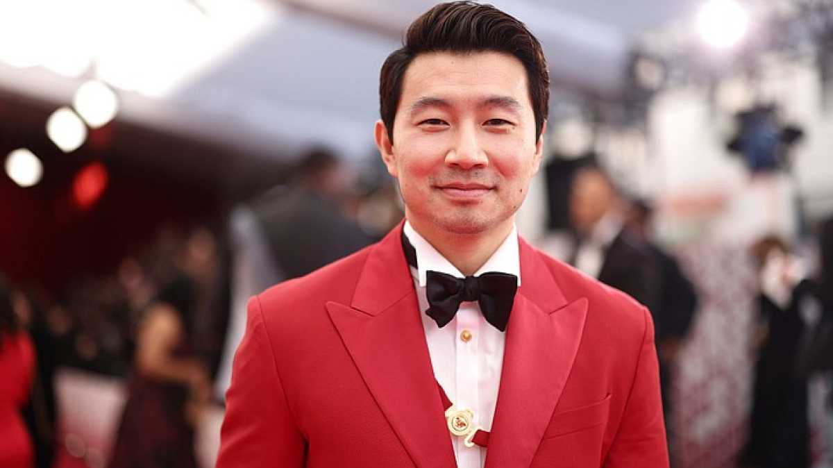 Simu Liu Hosts 2024 People's Choice Awards: All You Need To Know