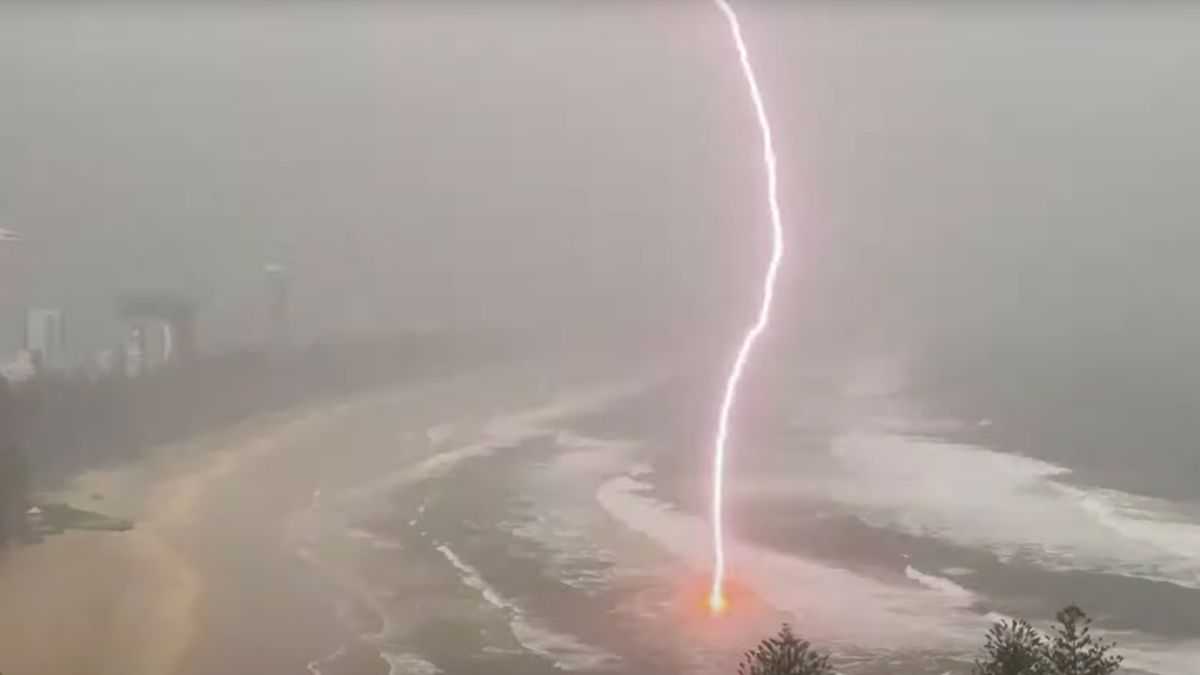 Sydney Lightning Storm Leaves Four Hospitalized After 75,000 Strikes