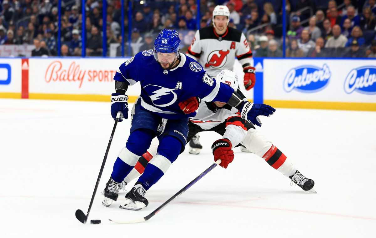 Tampa Bay Lightning's Dominant Weekend Performance Secures Playoff Spot Against New Jersey Devils