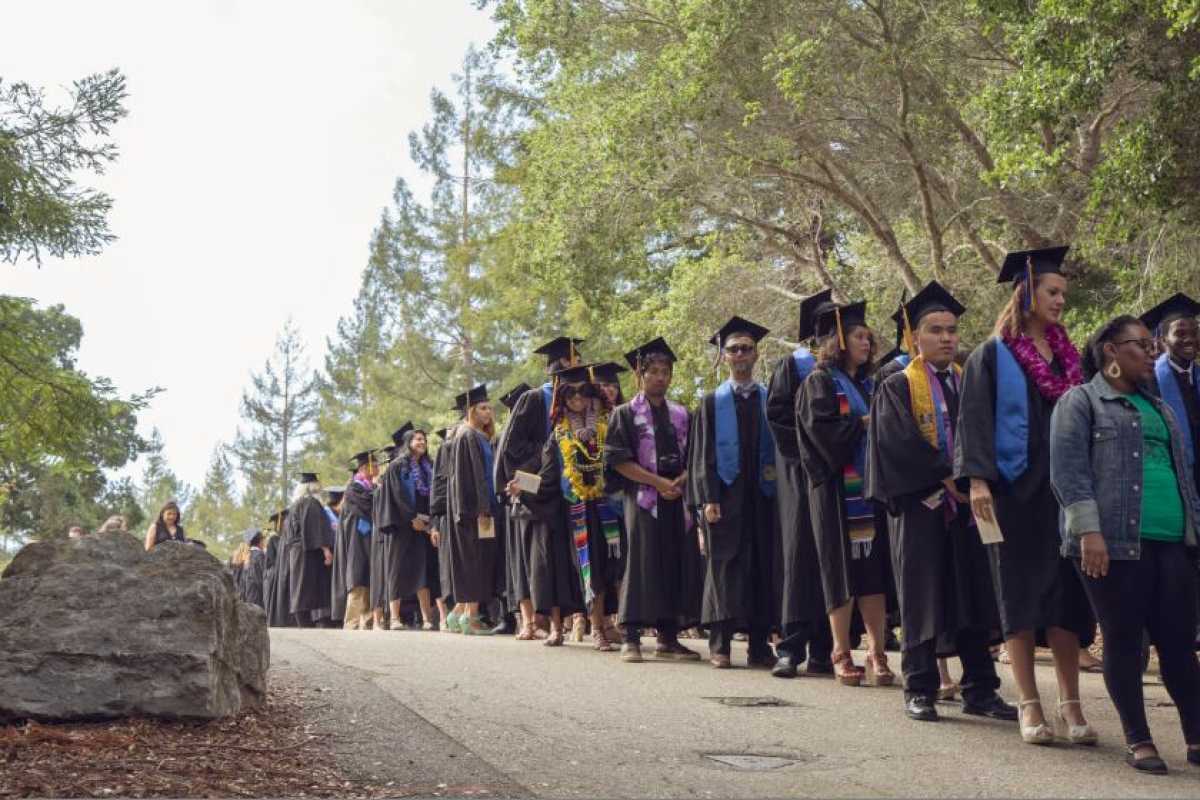 Uc Santa Cruz Returns To Traditional Commencement Ceremony After Feedback On Slug Crossing