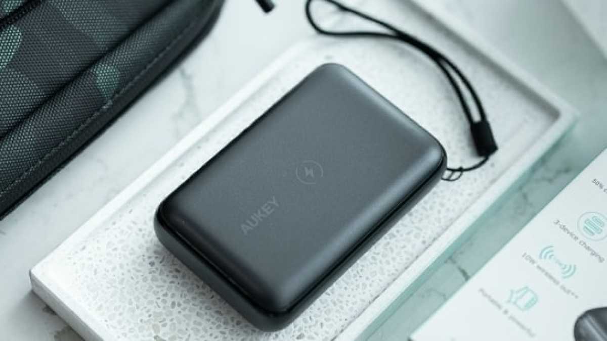 Valentine's Day Gift Guide: Top 9 20,000 Mah Power Banks To Keep Love Charged