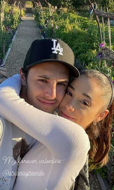 Ariana Grande Officially Divorced From Dalton Gomez After Three Year Marriage