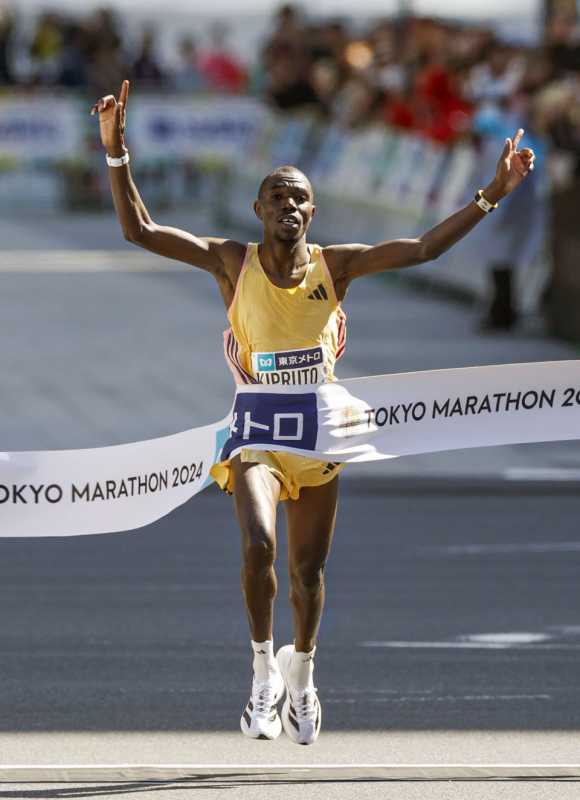 Benson Kipruto And Sutume Kebede Win Tokyo Marathon In Record Time