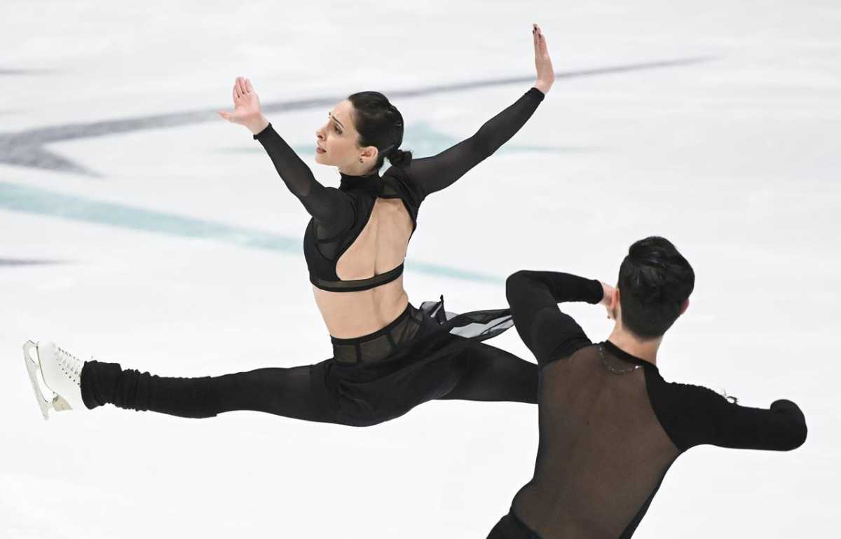 Canadian Duo Makes History With Gold At World Figure Skating Championships In Montreal