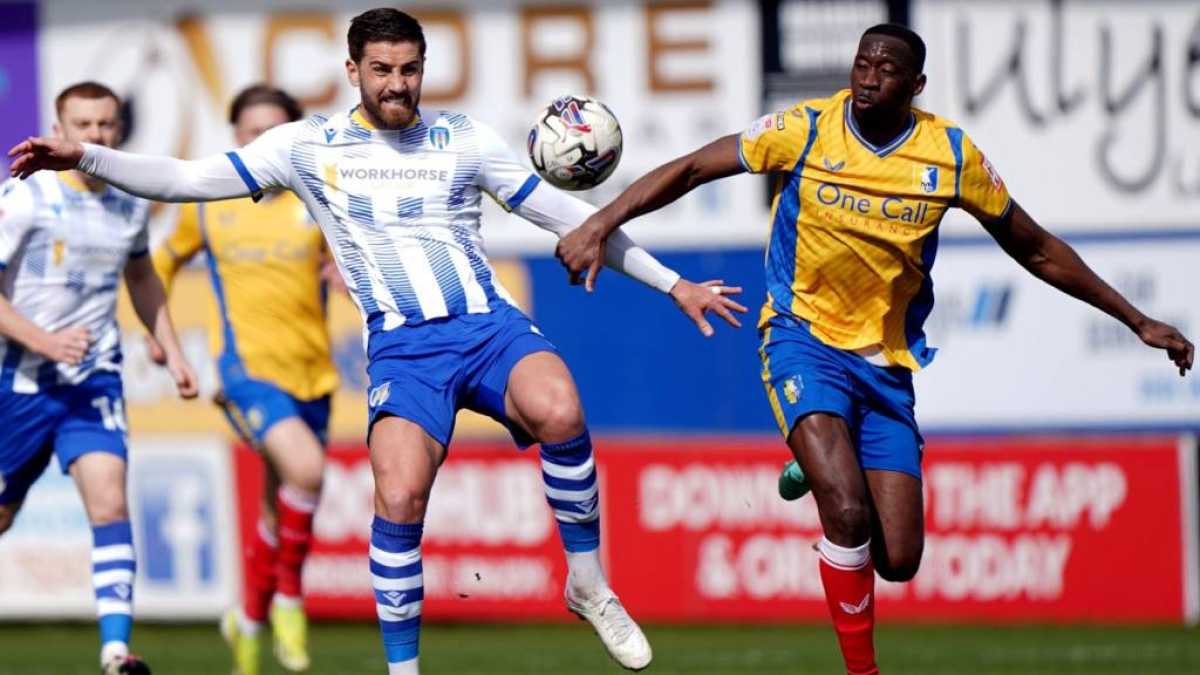 Colchester United Holds League Leaders Mansfield Town To A 1 1 Draw In Blustery Conditions