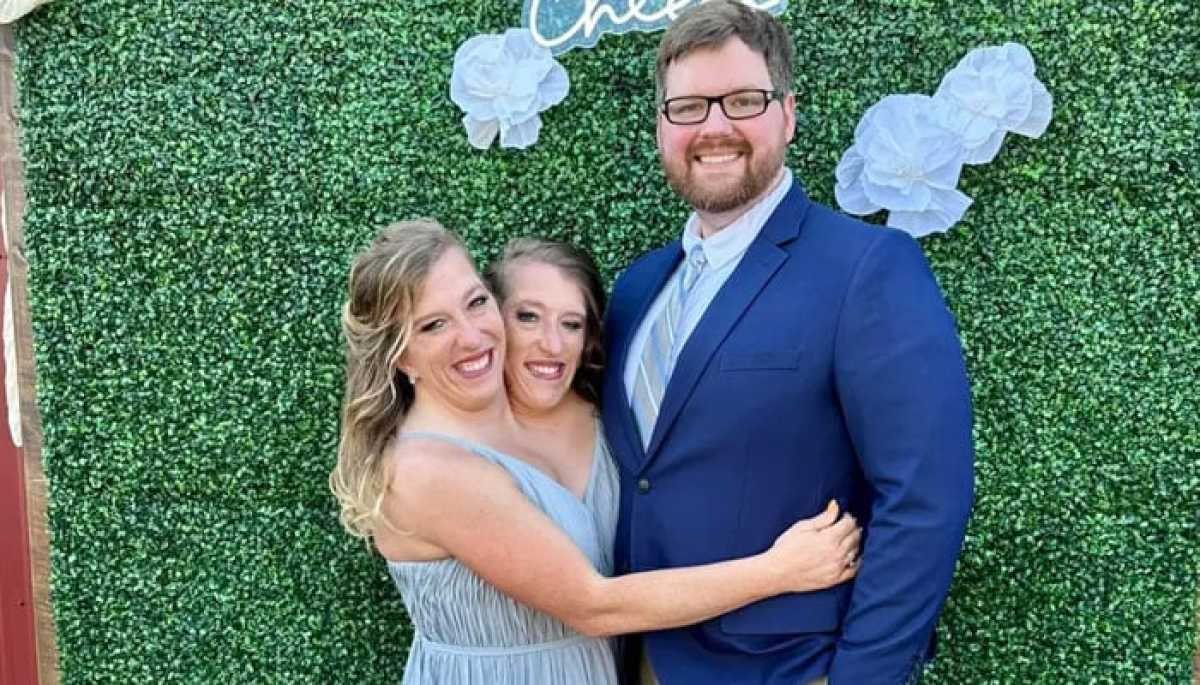 Conjoined Twin Abby Hensel Quietly Marries In 2021